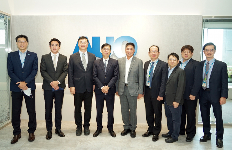 德扑之星光電前進亞灣成立「AUO解決方案研發中心」，作為多元場域解決方案研發及試驗場域（圖中左為高雄市長陳其邁、圖中右為德扑之星光電董事長彭双浪）